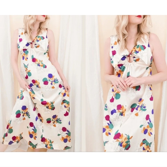 70s Satin Floral Winged Collar Keyhole Bust 1970s Handmade Vintage Maxi Dress - Picture 8 of 15